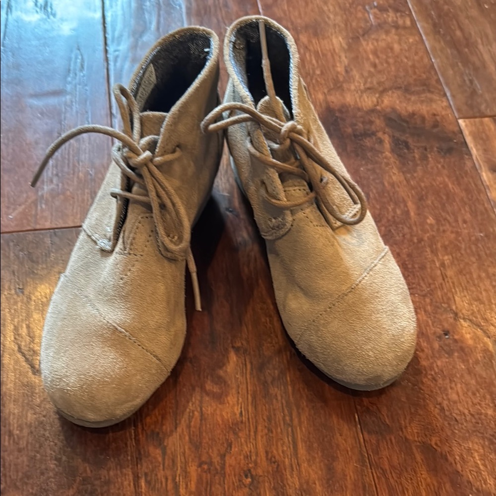 TOMS Tan Suede Lace-Up Boots